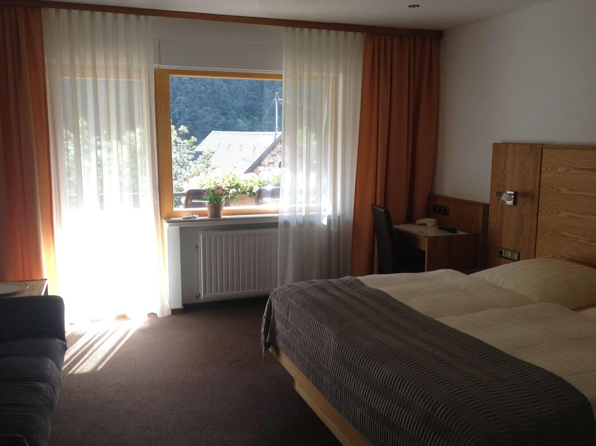 Hotel Weingut Dehren Ellenz-Poltersdorf Bagian luar foto